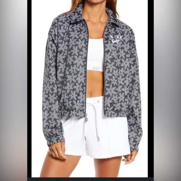 WOMEN'S NIKE SPORTSWEAR AOP WOVEN JACKET - Picture 1 of 10